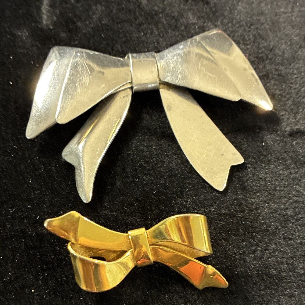 ￼ Set Of Two Vintage Bow Brooch’s Gold Tone, And Silvertone